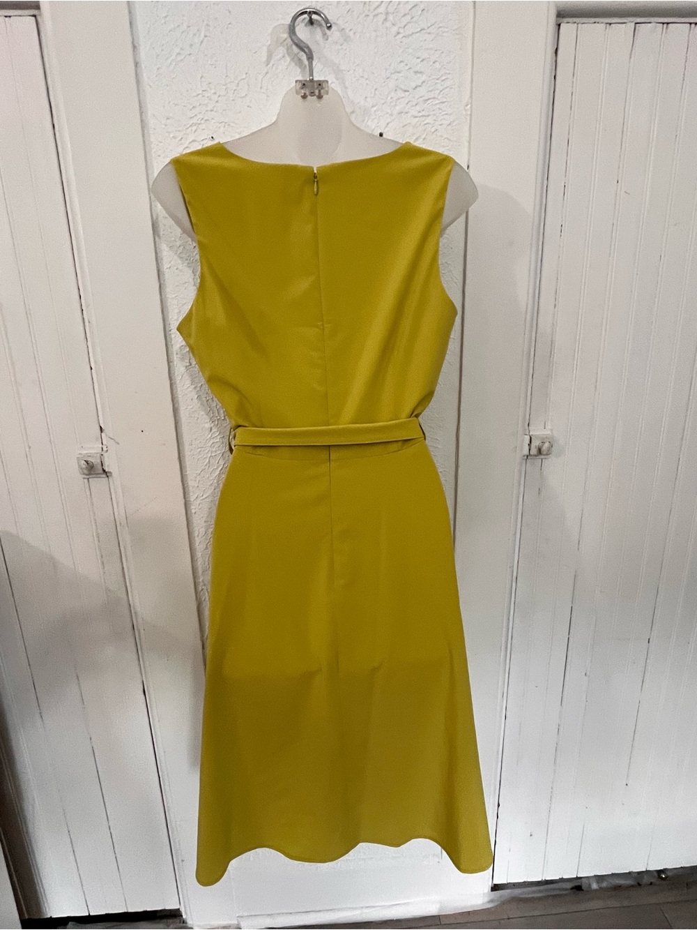 Sleeveless V-Neck chartreuse Tie-Waist Dress - Picture 2 of 2